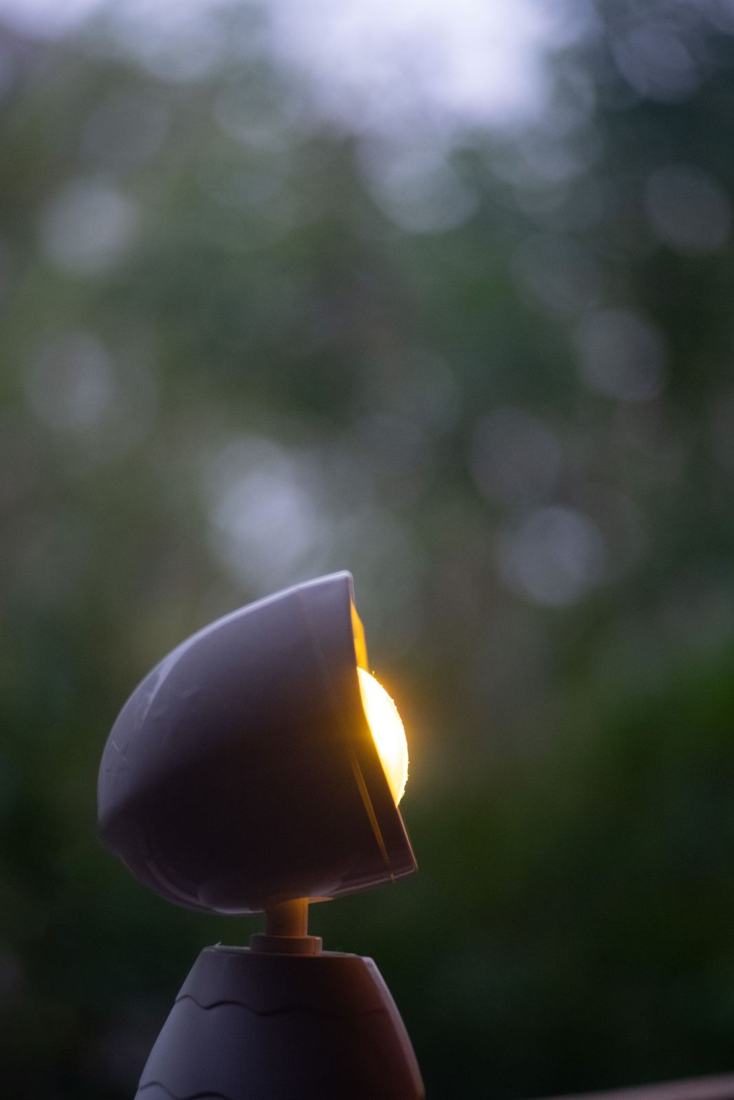 Low-voltage landscape light fixture